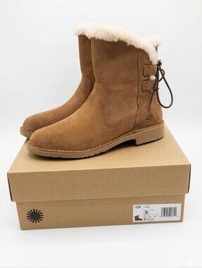 UGG Women's Naiyah Ankle Boots In Chestnut~Size 8~New In Box